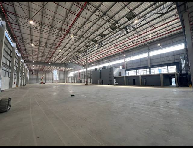13,000M² WAREHOUSE TO LET IN LOUWLARDIA